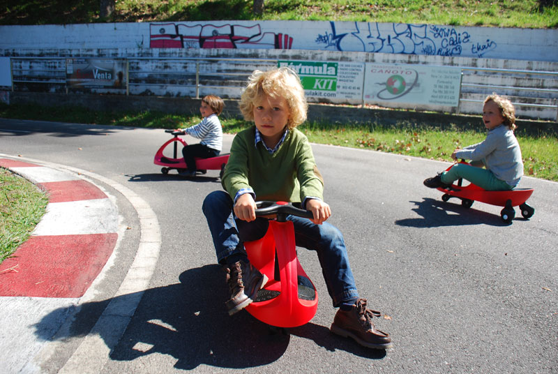 Un correpasillos que sirve tanto para interiores como para exteriores. Tus niños ya no querrán salir a pasear sin llevarse su Didicar Original.